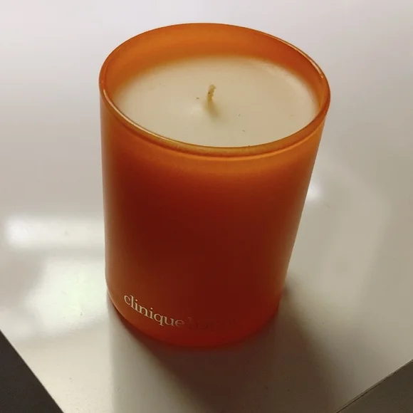 Clinique Happy Orange Candle - Picture 3 of 3